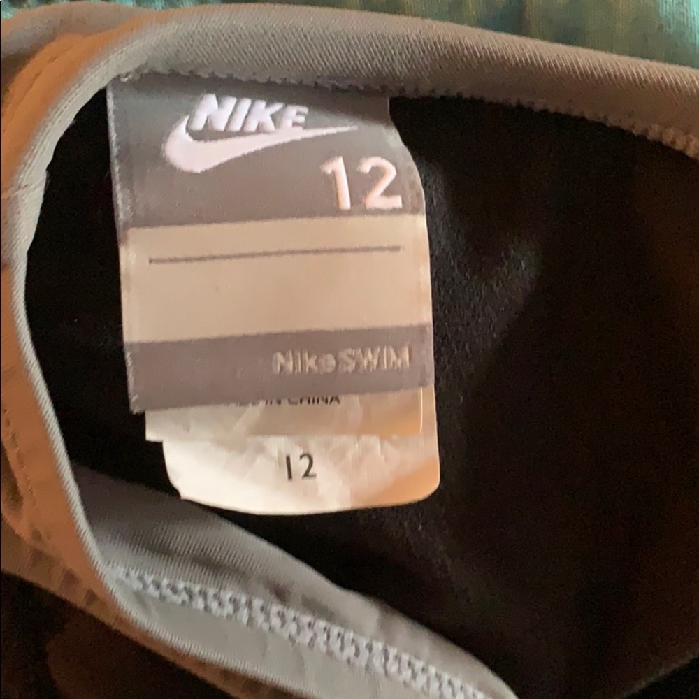 Nike swim one piece bathing suit size 12 - Picture 4 of 4
